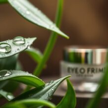 Retinol pod oczy: jak wprowadzić i nie podrażnić skóry