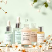 Serum do twarzy dla cery wrażliwej: kiedy nakładać i z czym łączyć dla najlepszych efektów