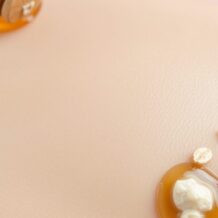 Złuszczanie skóry suchej: dla kogo, jak często i co robić po zabiegu